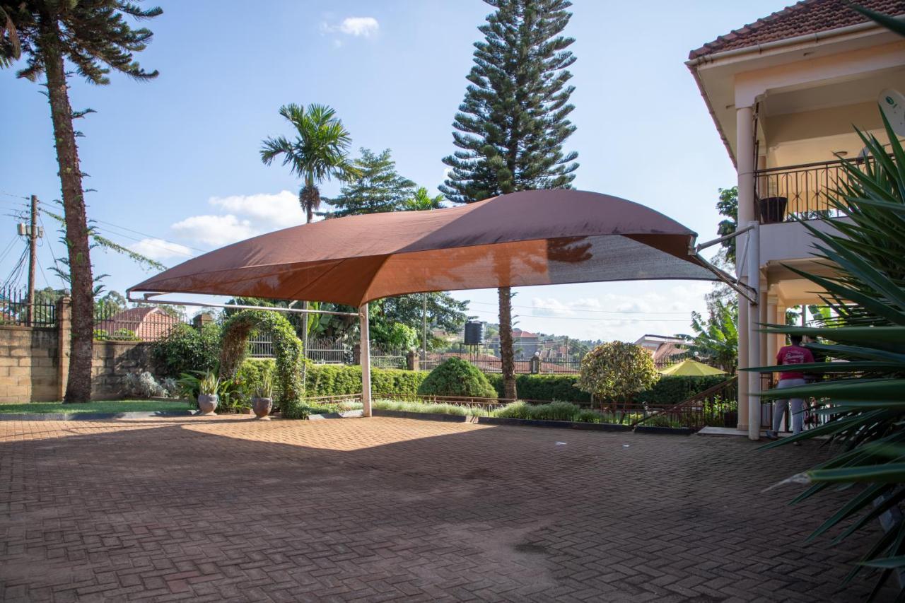 Fred And Winnie Bnb Kampala Exterior foto