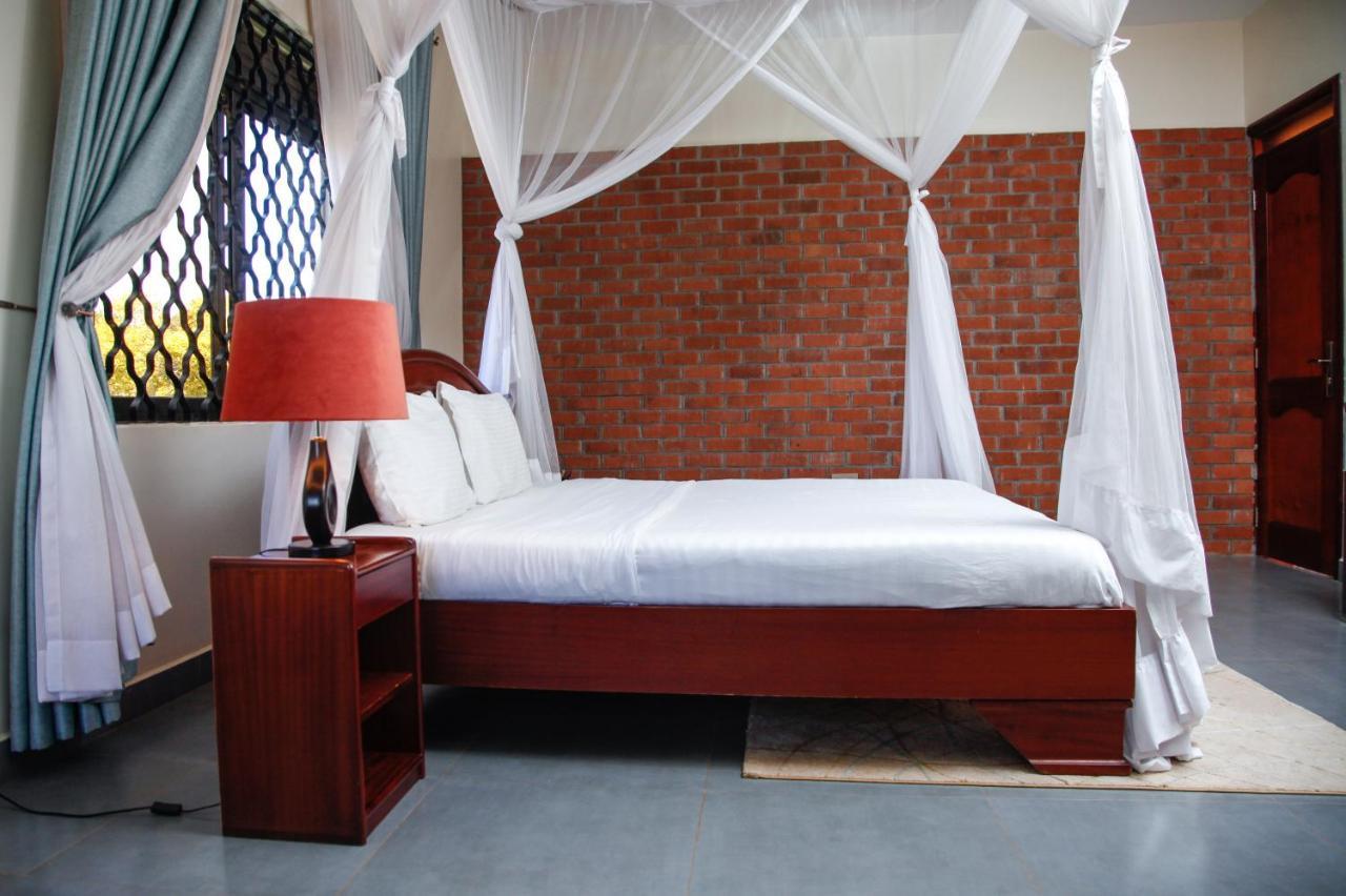 Fred And Winnie Bnb Kampala Exterior foto