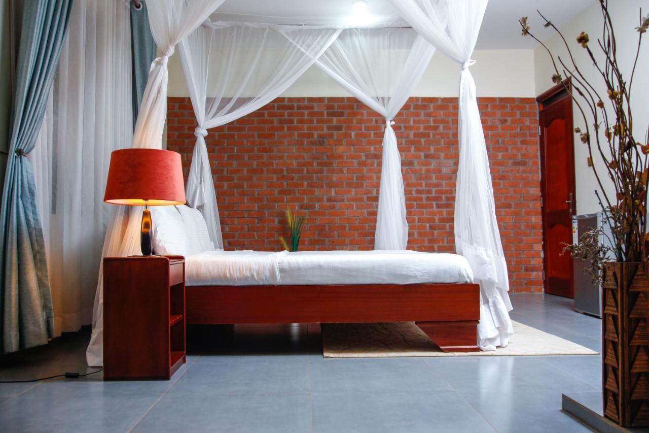 Fred And Winnie Bnb Kampala Exterior foto