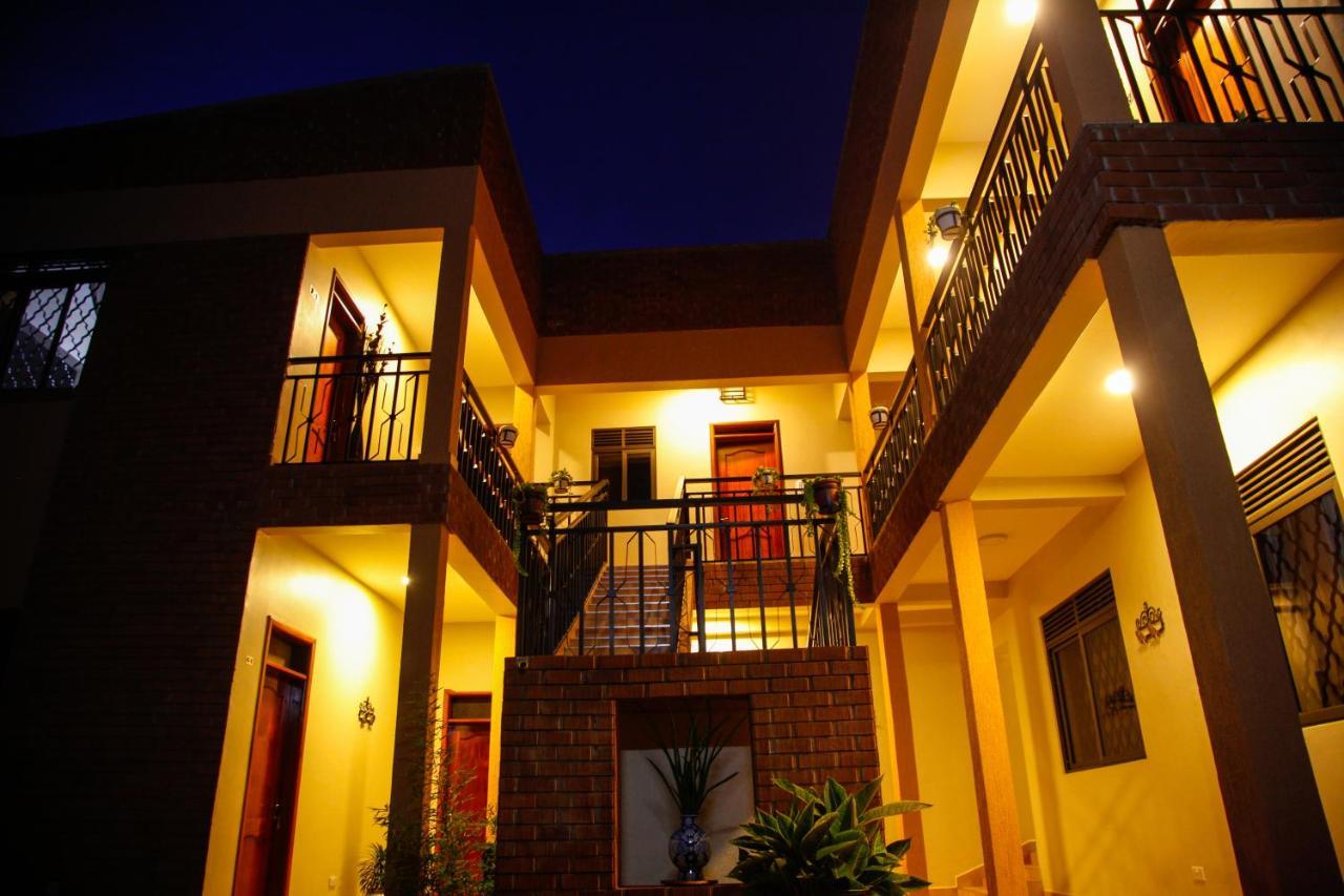Fred And Winnie Bnb Kampala Exterior foto